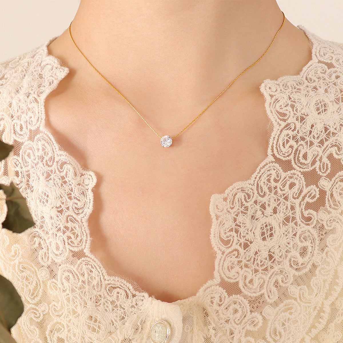 Gwen – Collar Solitario de Zirconia Elegante
