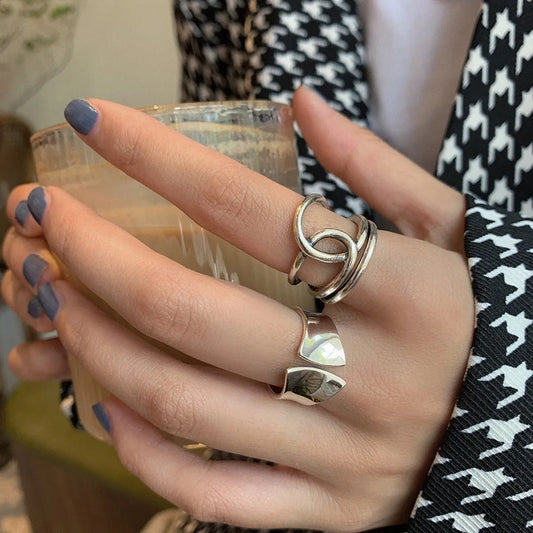 Dahlia – Anillo Trenzado Retro Elegante