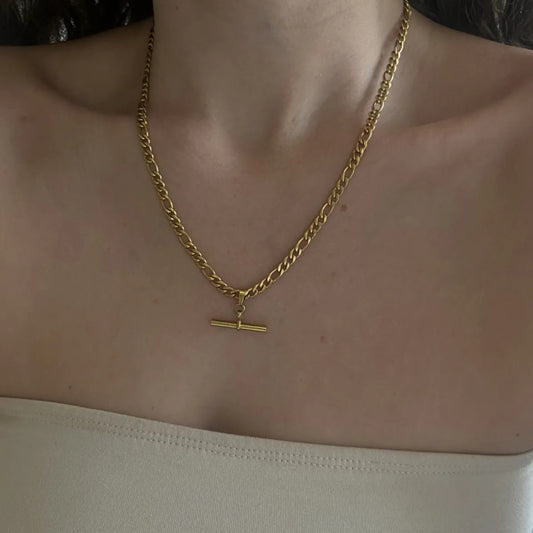 Remy – Collar Cadena Dorada con Estilo Básico