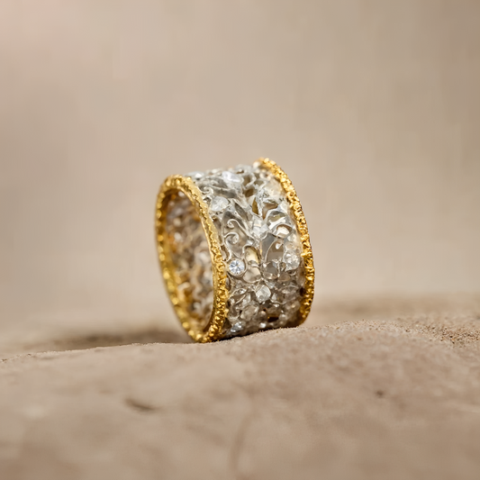Elvara – Anillo Vintage Hoja y Circonio