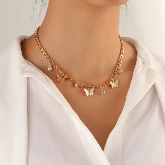 Charlotte – Collar Mariposa Minimalista