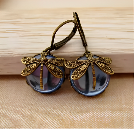 Elowen – Pendientes Libélula Doradas Estilo Antiguo