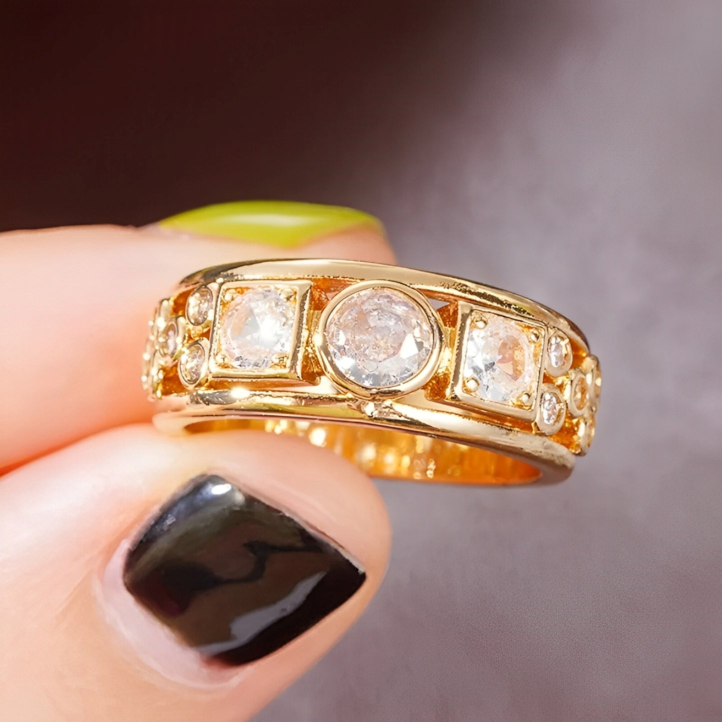 Claribel – Anillo Vintage Dorado con Circonitas