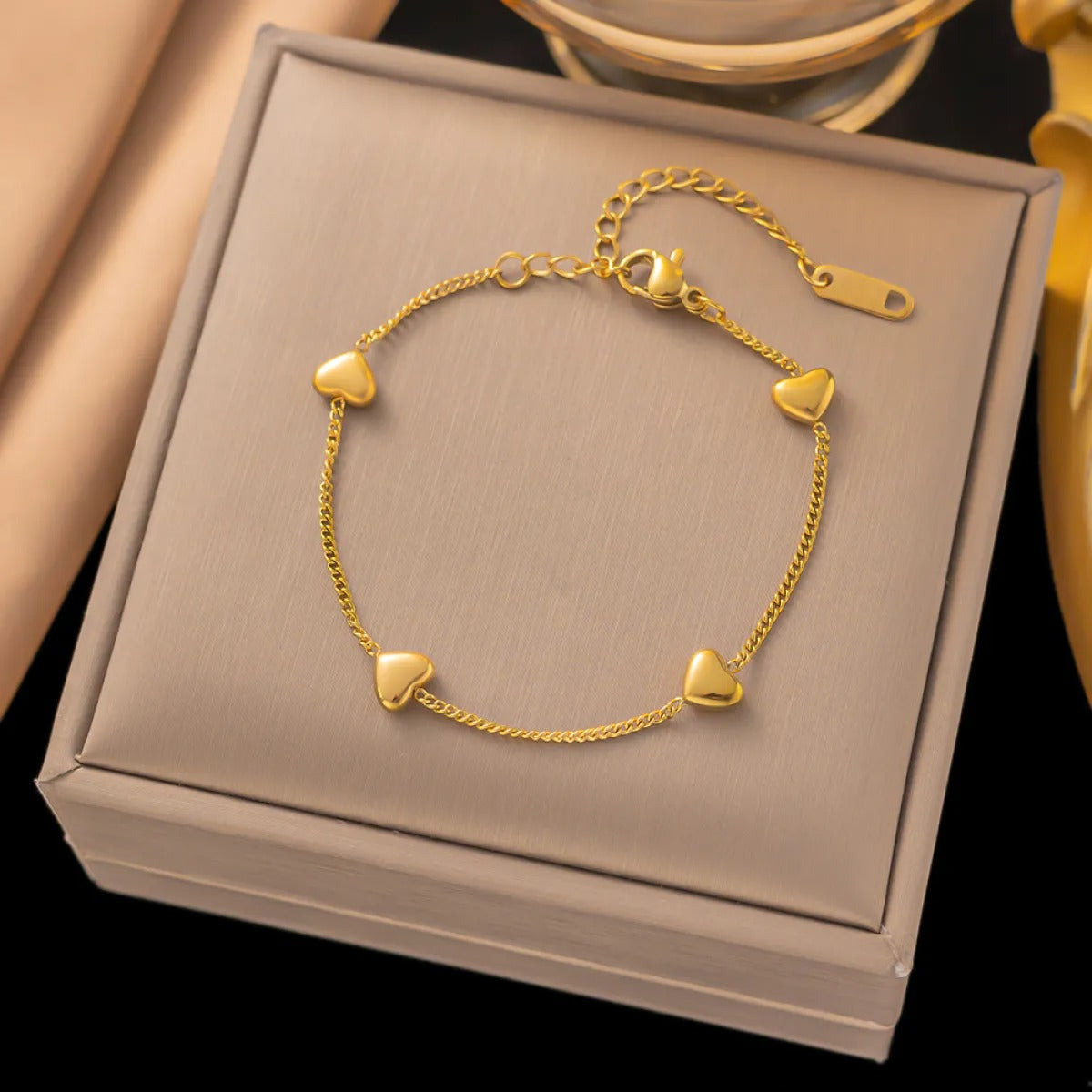 Kira – Pulsera Corazones Encantados