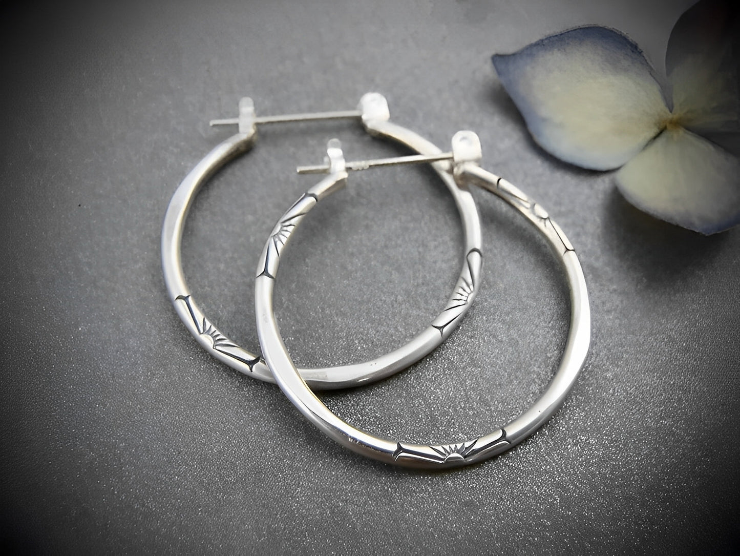 Clara – Aros Vintage en Plata Elegante