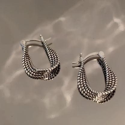 Dakota – Pendientes Vintage de Malla en Plata