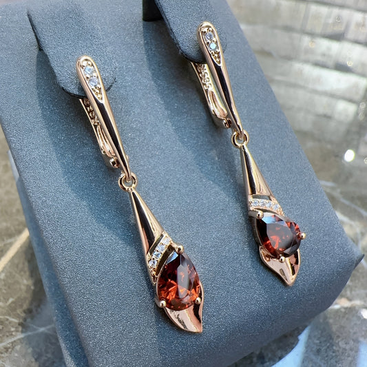 Allegra – Pendientes Dorados con Cristal Rojo Elegante