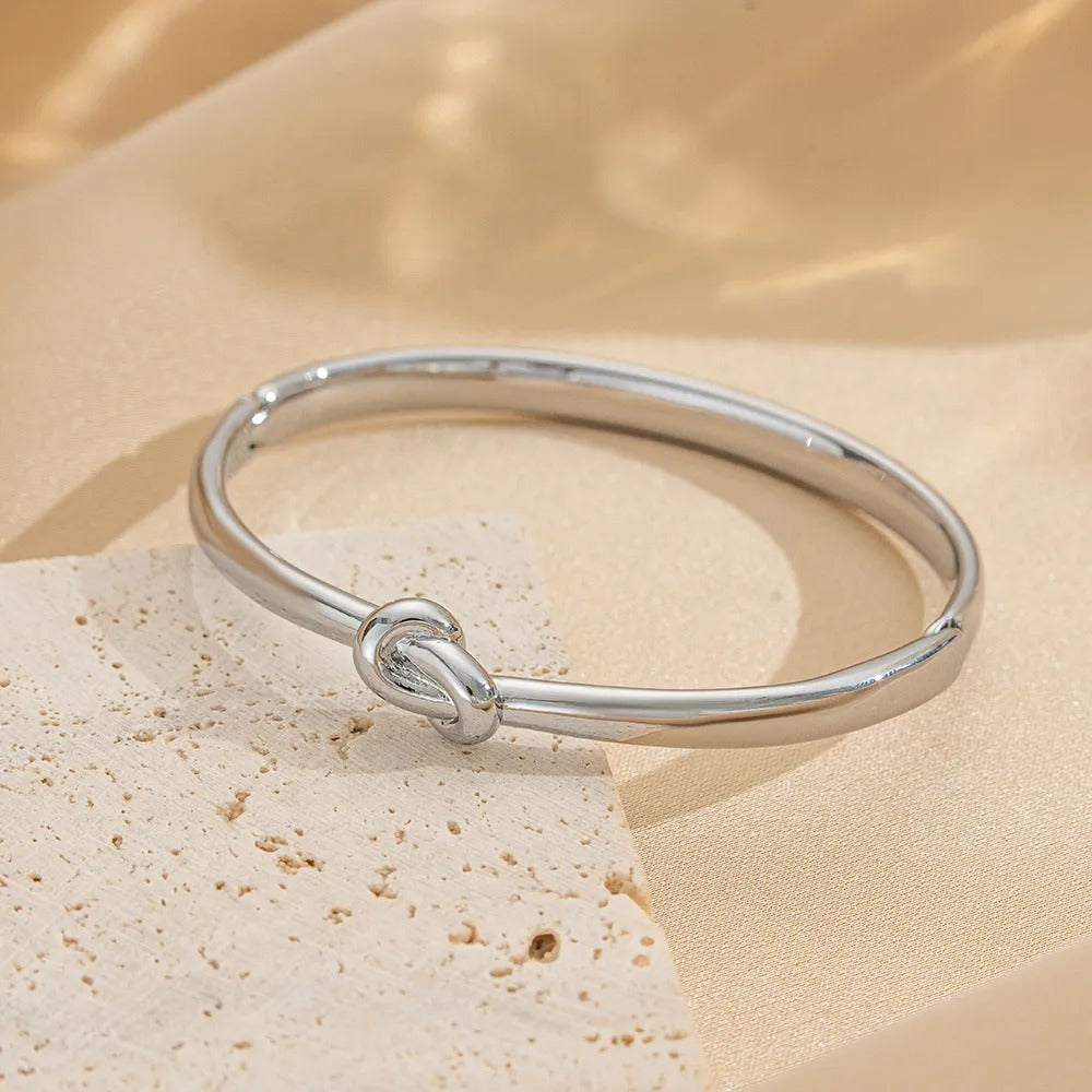 Charisse – Anillo Nudo Infinito