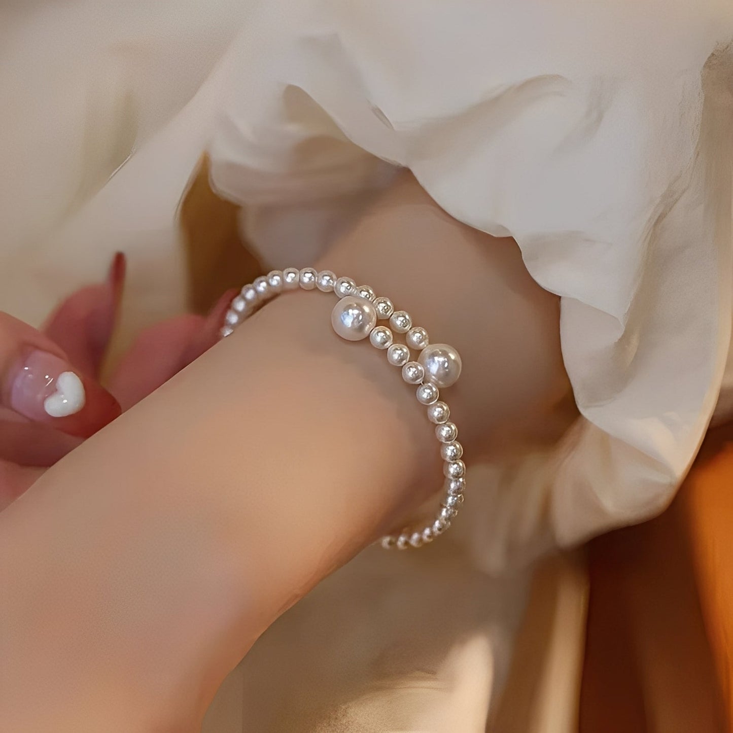 Emma – Brazalete Refinado en Perlas Abiertas