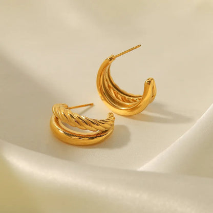 Cecilia – Anillo Cruz Dorada Elegante