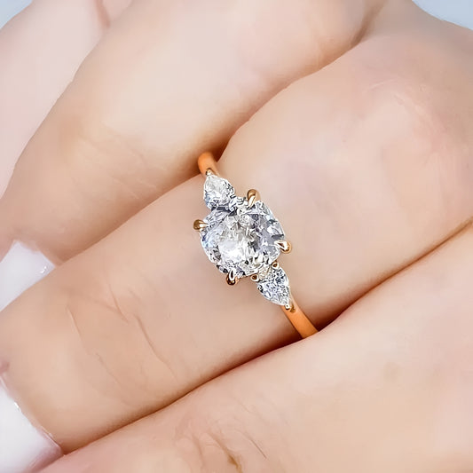 Clara – Anillo Elegante en Oro Rosado con Piedra Cuadrada