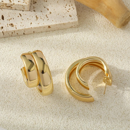 Kiara – Pendientes C Doble Aro Metálicos Elegantes
