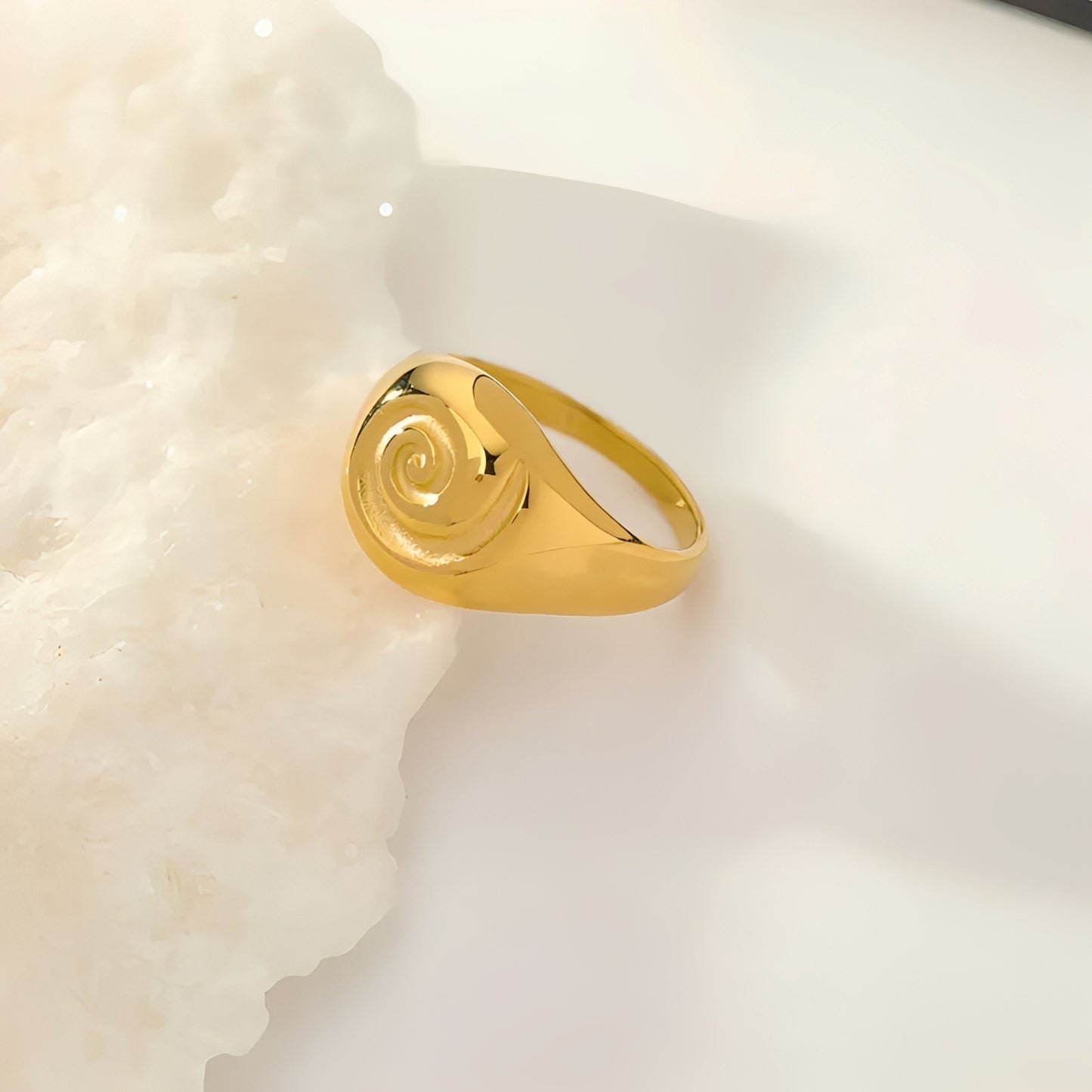 Rowena – Anillo Acero Diseño Ondulado Audaz