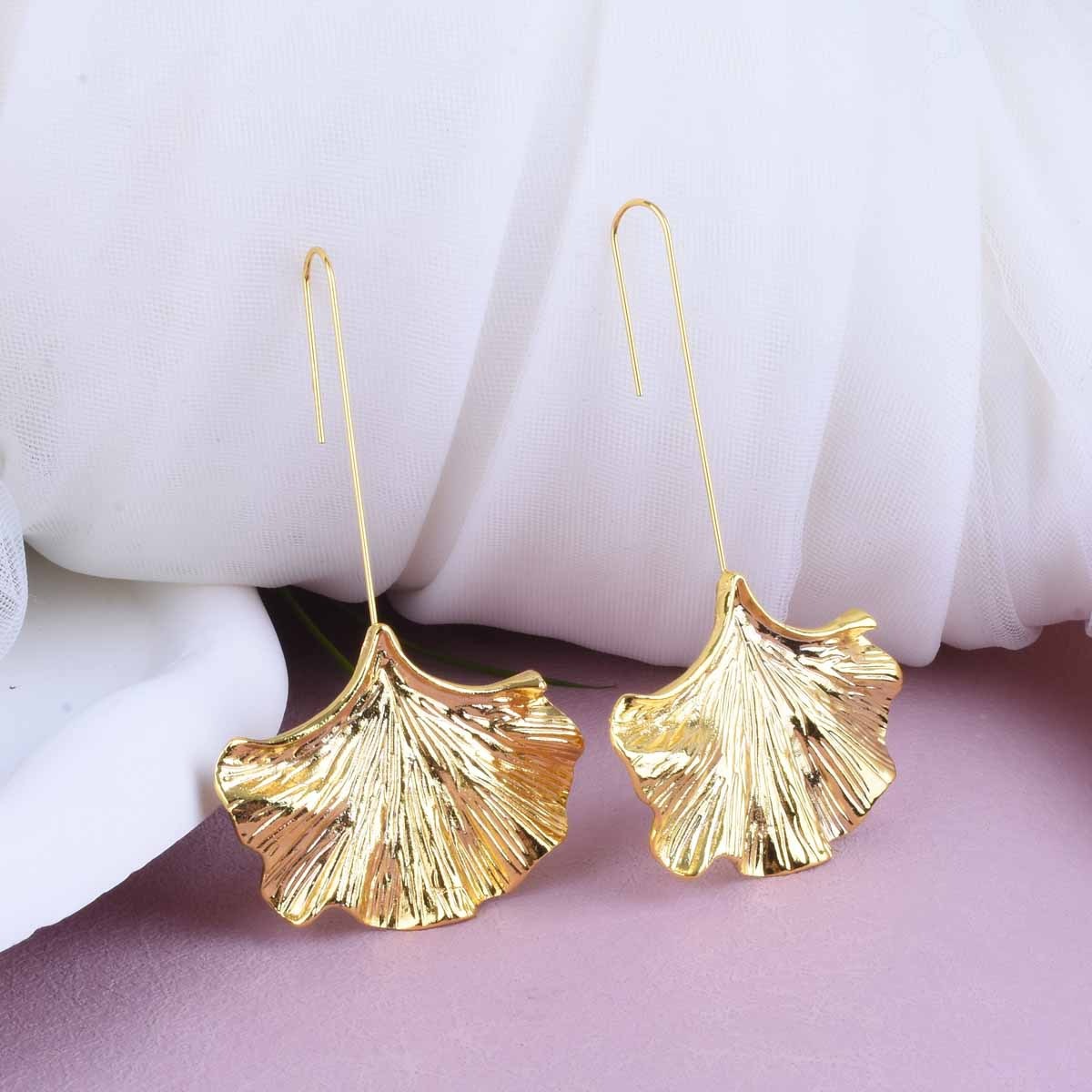 Bliss – Pendientes Pétalos Dorados Vintage
