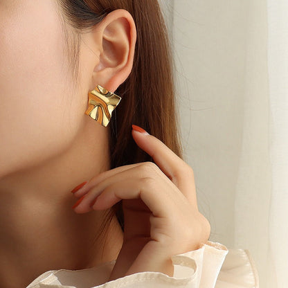 Catriona – Pendientes Plisados en Acero Titanio