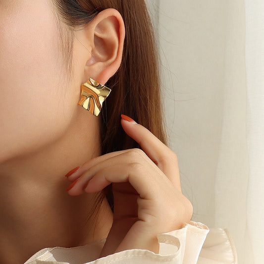 Catriona – Pendientes Plisados en Acero Titanio