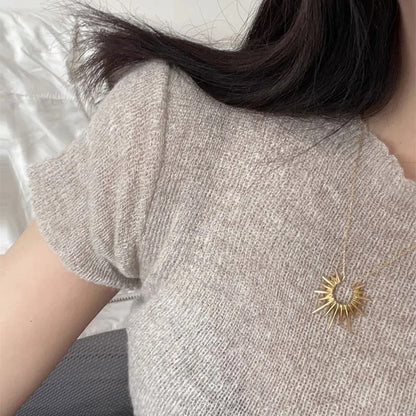 Helena – Collar Girasol Retro Elegante