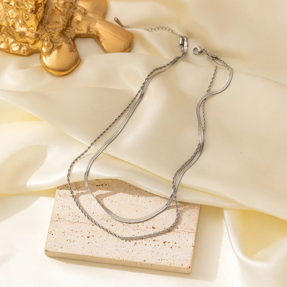 Leah – Collar Doble Cadena Estilo Snake