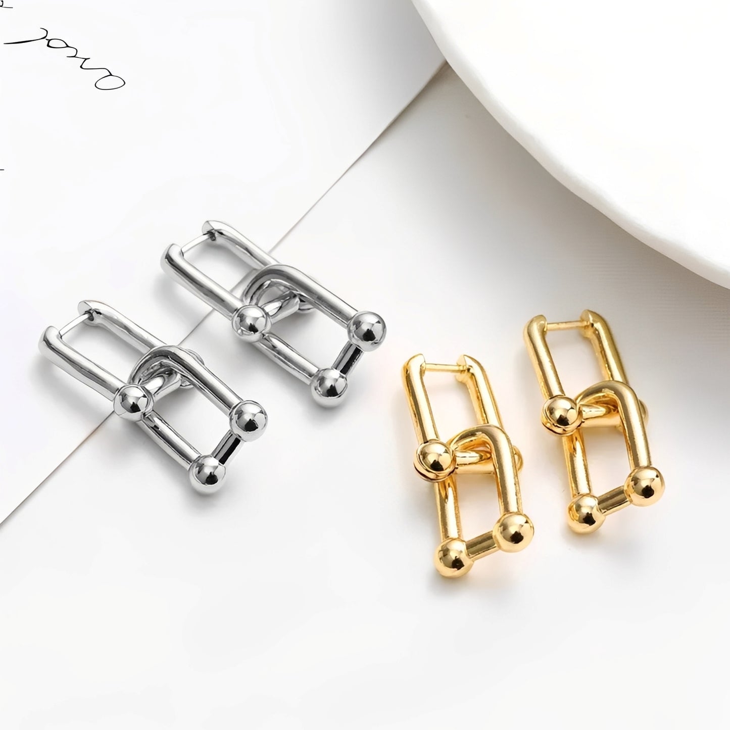 Emmie – Pendientes U Cortos Desmontables