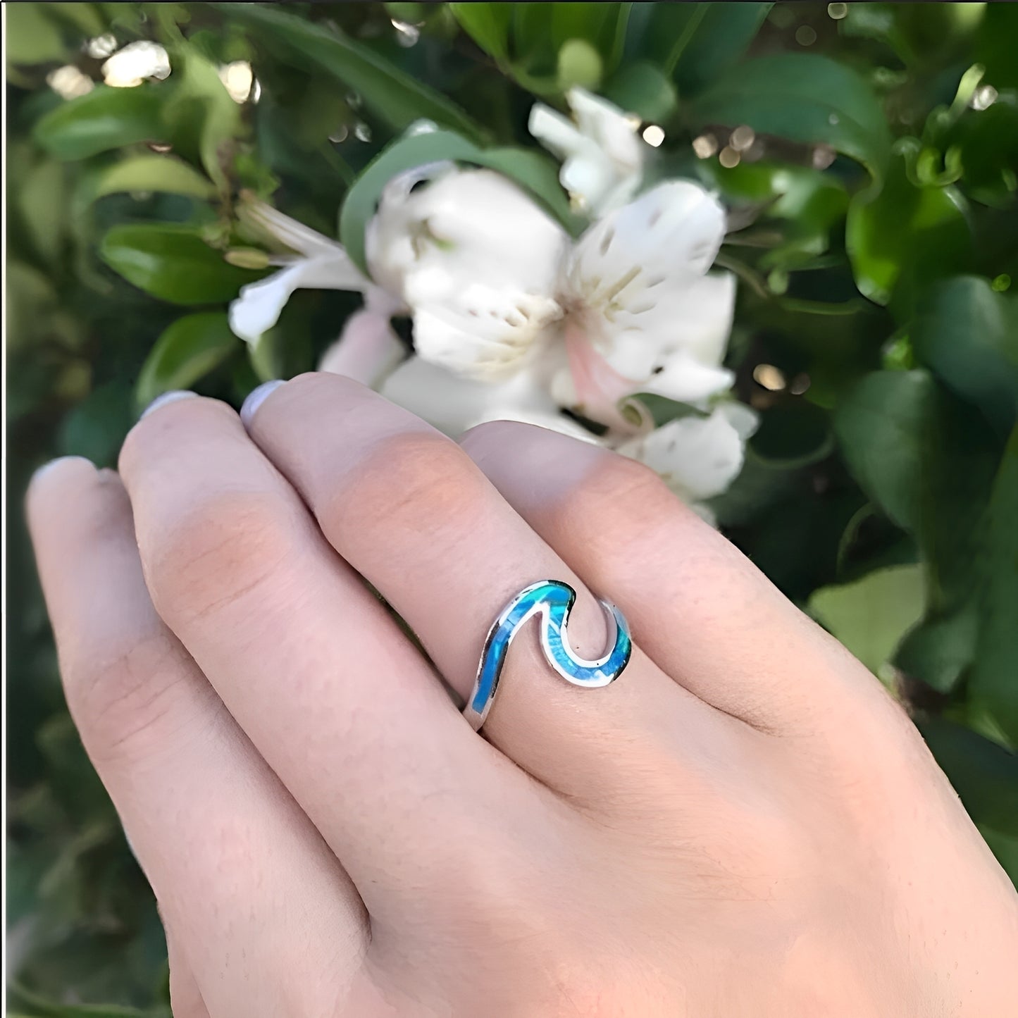 Nerina – Anillo Ola Marina en Ópalo y Plata