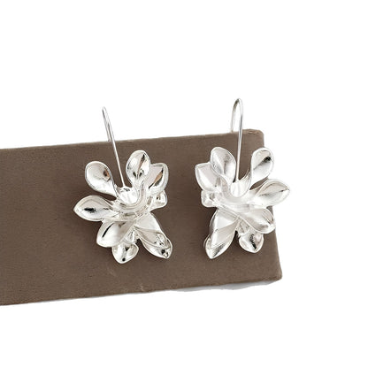 Chary – Pendientes Florales Vintage en Plata