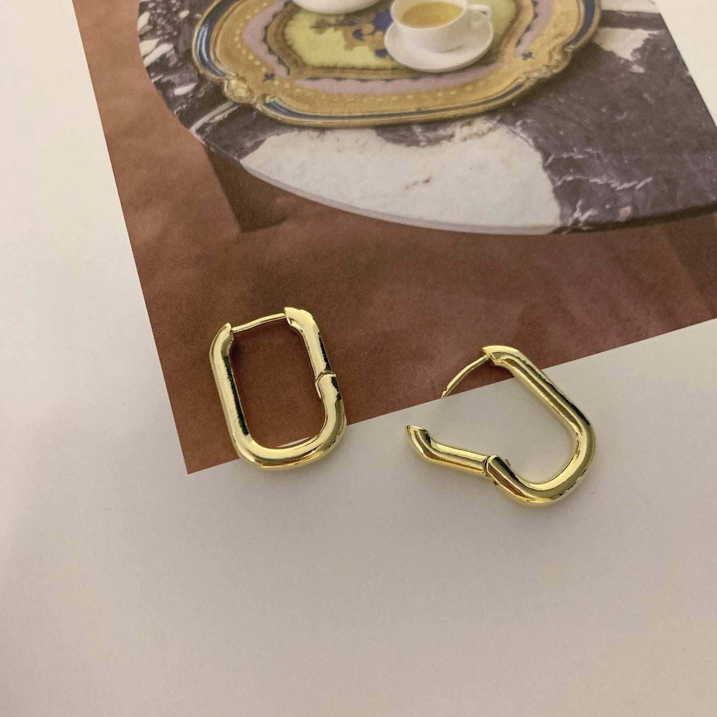 Colette – Pendientes Ovalados Franceses Elegantes