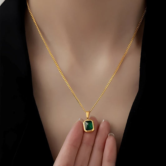 Cameron – Collar Colgante Esmeralda Minimalista