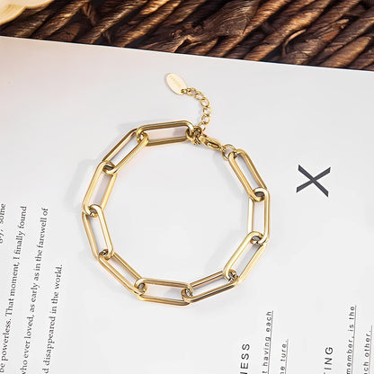 Leona – Pulsera Cadena con Cierre Elegante