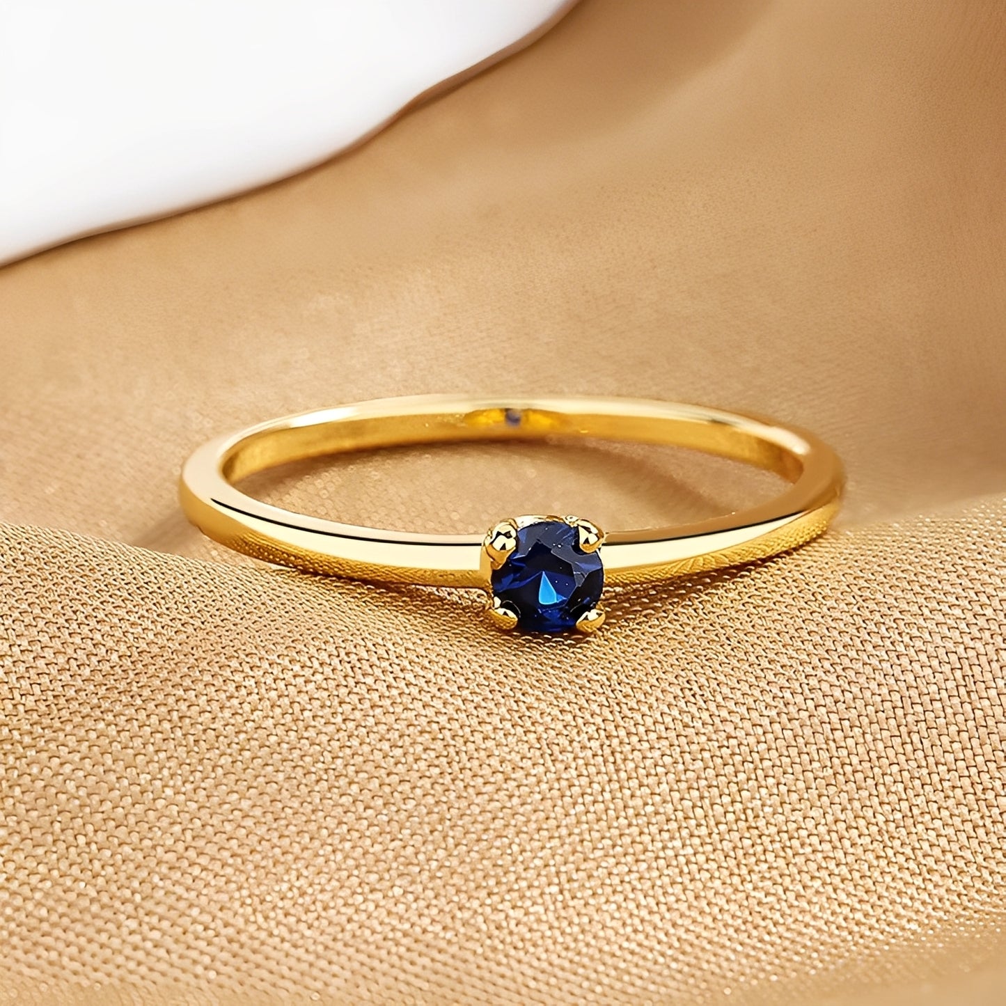 Rowena – Anillo Apilable de Gema de Nacimiento