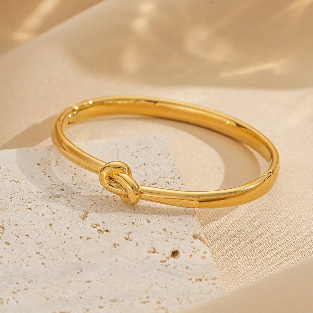 Charisse – Anillo Nudo Infinito
