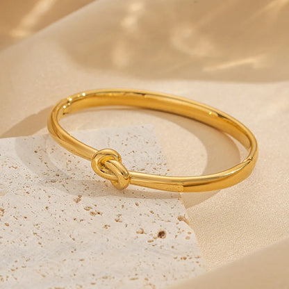 Charisse – Anillo Nudo Infinito