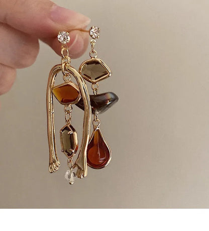 Iris – Pendientes Colgantes Asimétricos Mano & Piedras