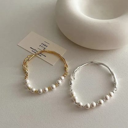 Gwen – Pulsera de Metal y Perlas Irregulares