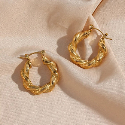 Sakura – Pendientes Trenzados Dorados Elegantes