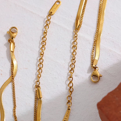 Elina – Collar con Colgante Cuadrado de Cristal Brillante
