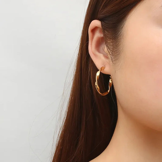 Selina – Pendientes C Retorcidos Elegantes