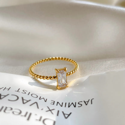 Selin – Anillo Piedra Fina Torsionada