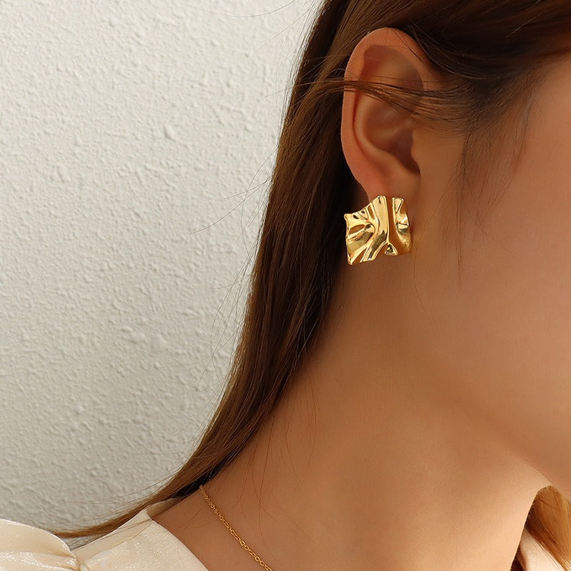 Catriona – Pendientes Plisados en Acero Titanio