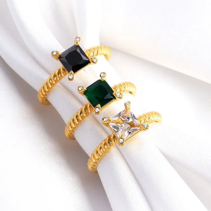 Reina – Anillo Twist con Zirconia Cuadrada