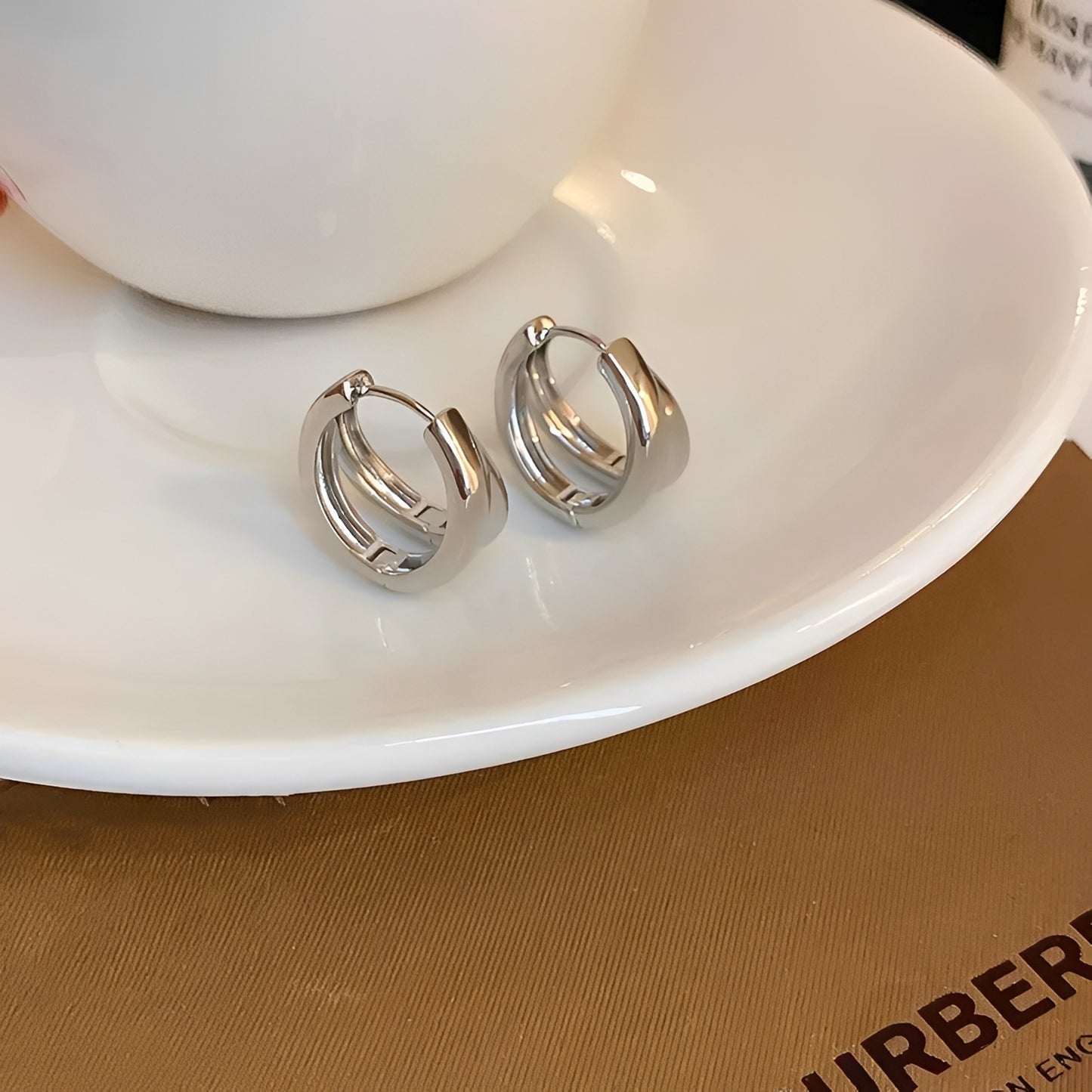 Angelina – Pendientes Doble Capa en Forma C