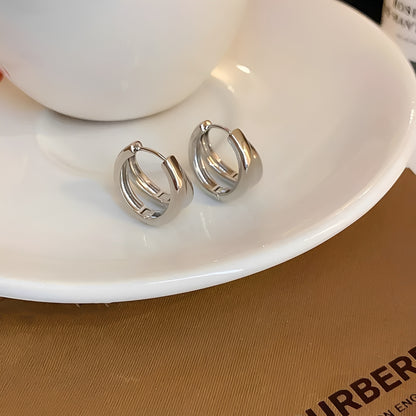 Angelina – Pendientes Doble Capa en Forma C