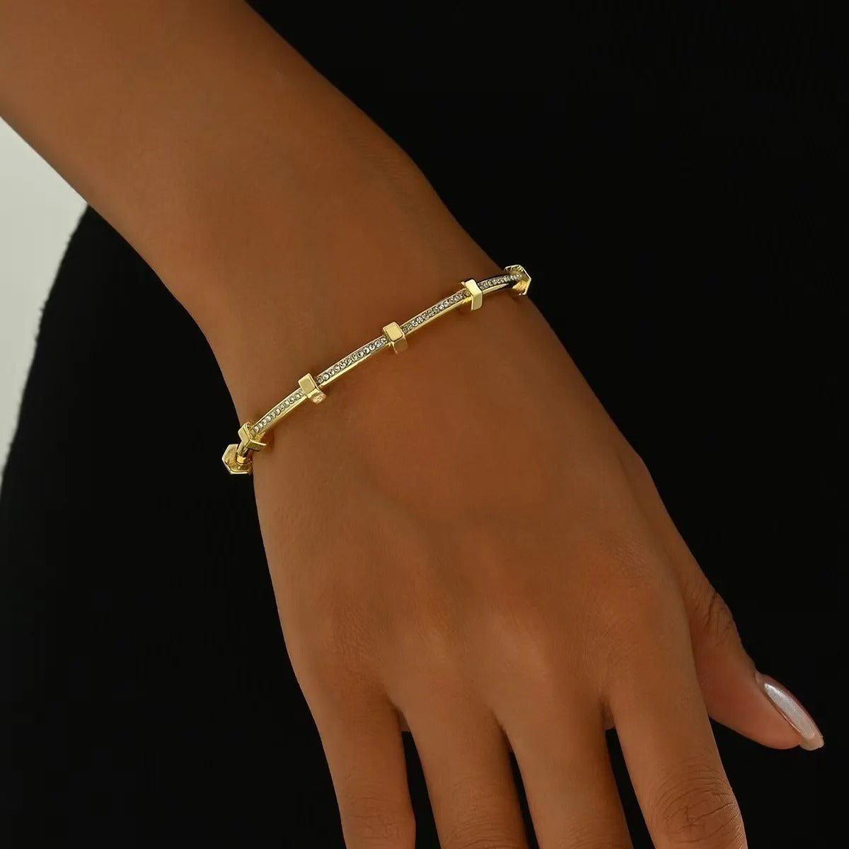 Elsa - Pulsera Refinada en Oro Dorado