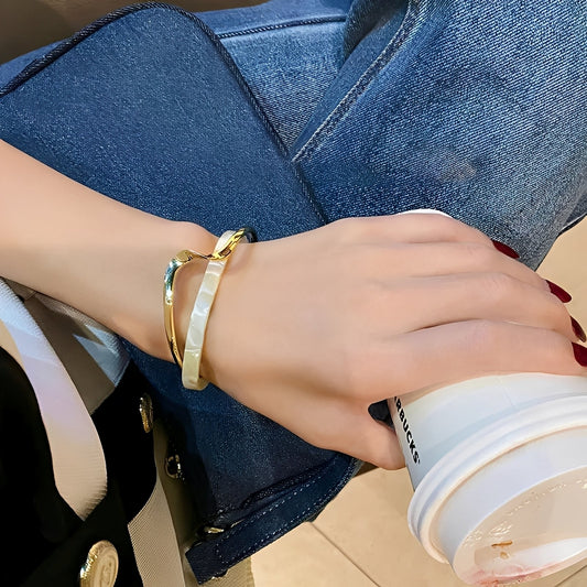 Bea – Pulsera Dorada a Ópalo Blanco
