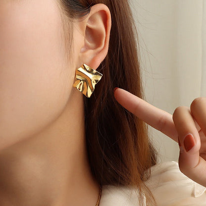 Catriona – Pendientes Plisados en Acero Titanio
