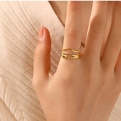 Risa – Anillo Ajustable de Tres Capas Dorado