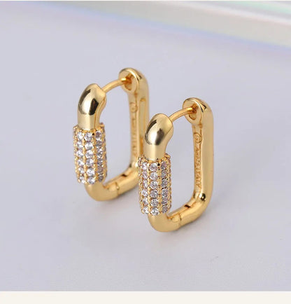 Stacey – Pendientes Cuadrados Incrustados de Zirconio