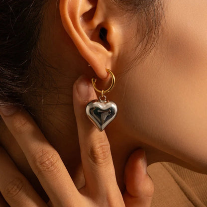 Liza – Pendientes Colgantes Corazones Dorados