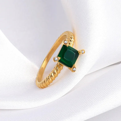 Reina – Anillo Twist con Zirconia Cuadrada