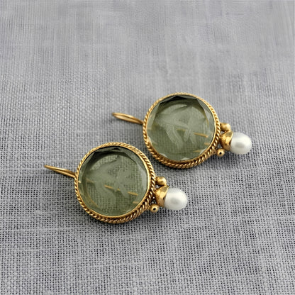 Noa – Pendientes Vintage con Piedra Verde Redonda y Perlas