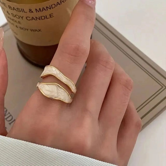 Elina – Anillo Vintage en Oro Blanco Elegante